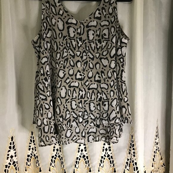 Lane Bryant  Gray& Black Animal Print Double Layer Chiffon Swing Tank Size 14 - Picture 5 of 12